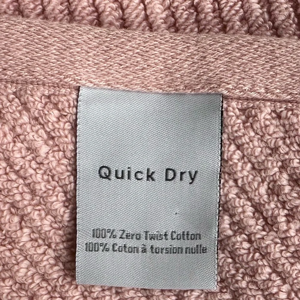 Quick Dry 2 Bath Towels 100 % Cotton Light Pink NEW WITH TAGS Sustainably Made